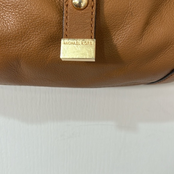 MICHAEL KORS FULTON BROWN PEBBLED LEATHER SHOULDER BAG - Picture 7 of 16